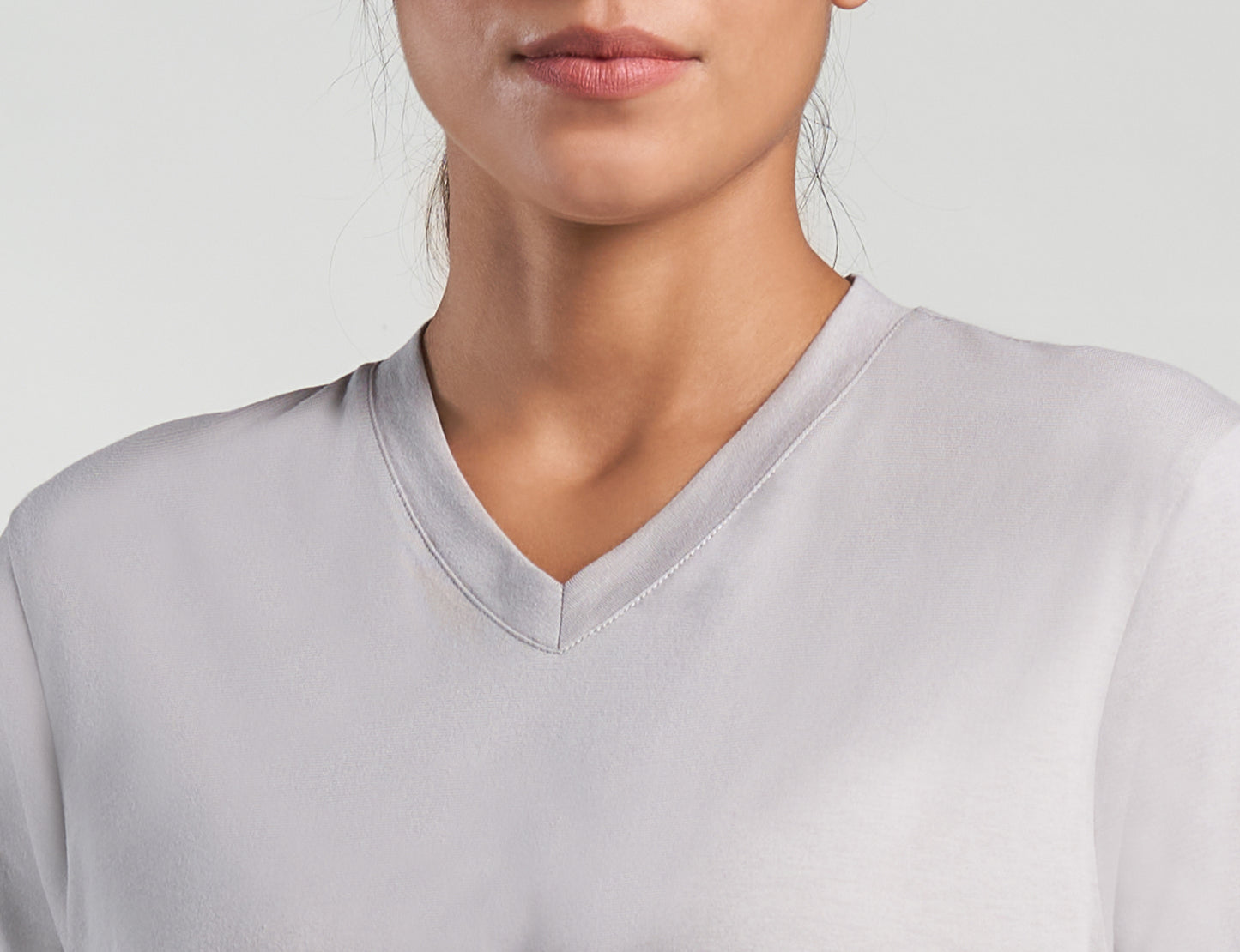 Logo V-Neck Tee Drizzle Grey